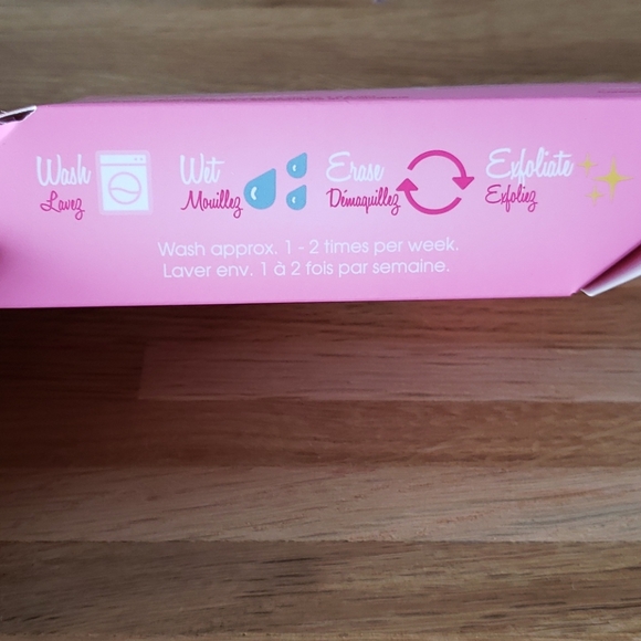 NIB Make Up Eraser - Picture 4 of 6